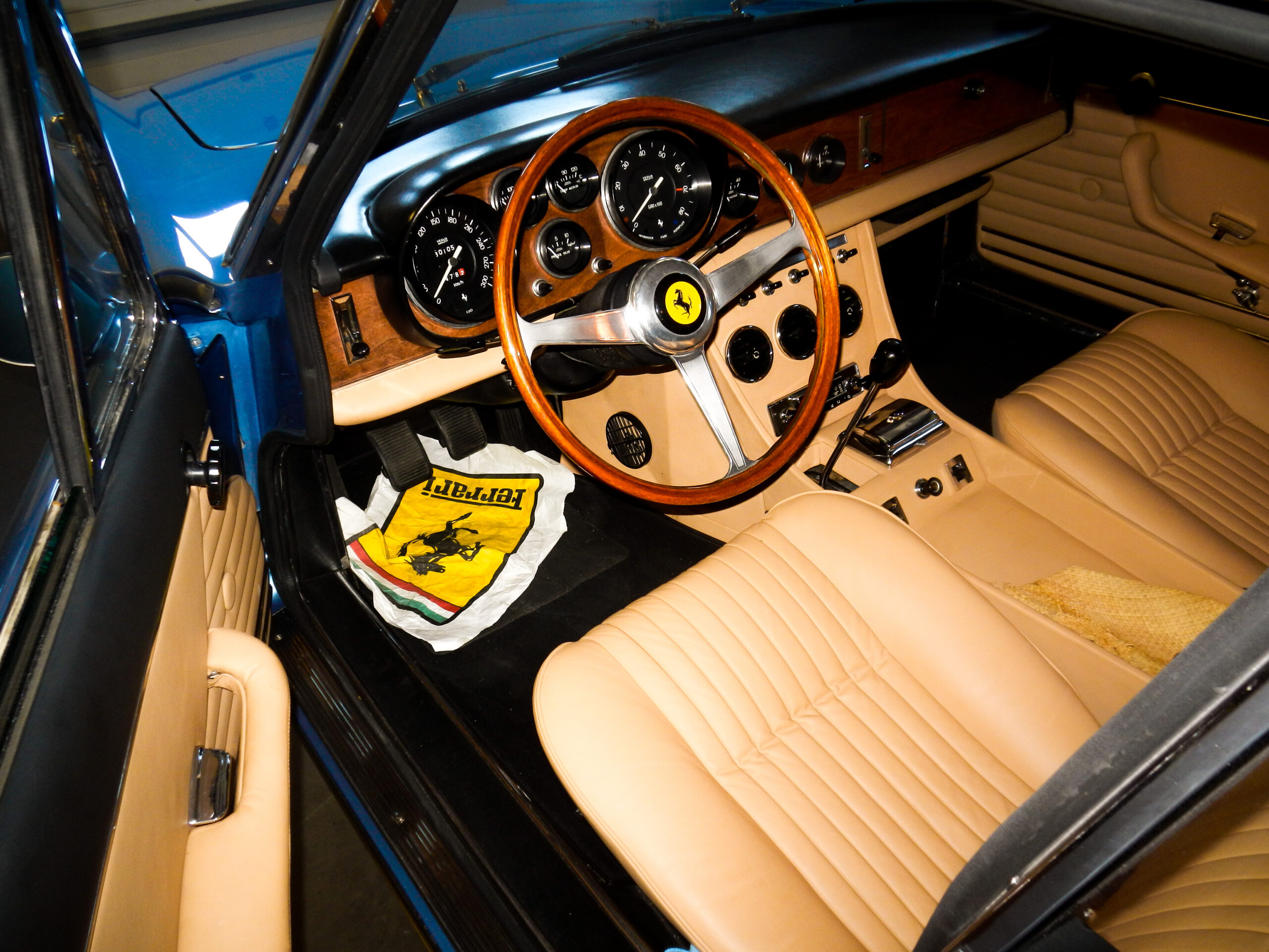 Ferrari 330 GTC ARS Classic intérieur